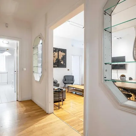 Exclusive 4 Bedrooms In Brera Appartement