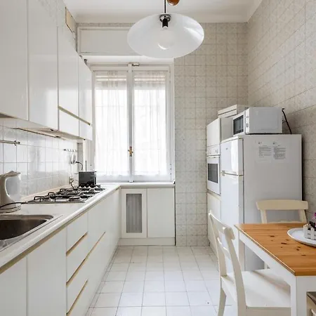 Exclusive 4 Bedrooms In Brera Apartman Milánó